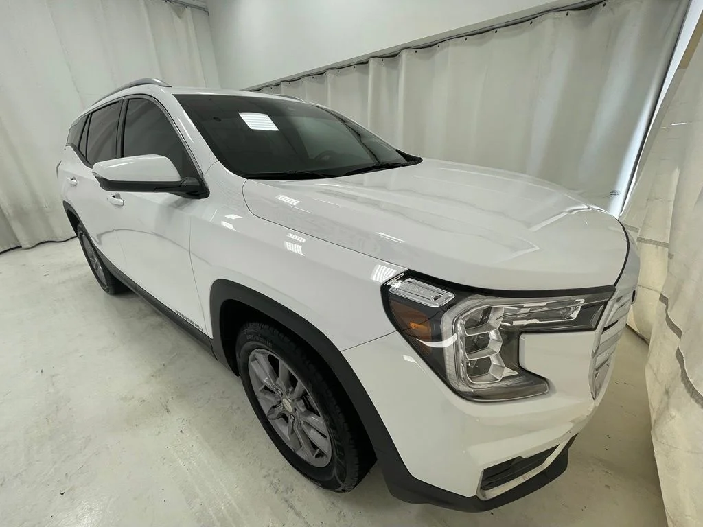 Used 2022 White GMC SLT image 3
