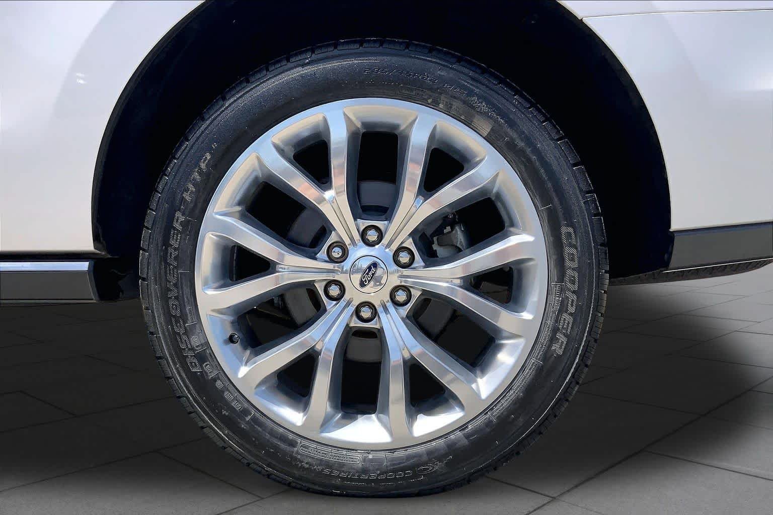 Used 2019 White Platinum Metallic Tri-Coat Ford Limited image 10