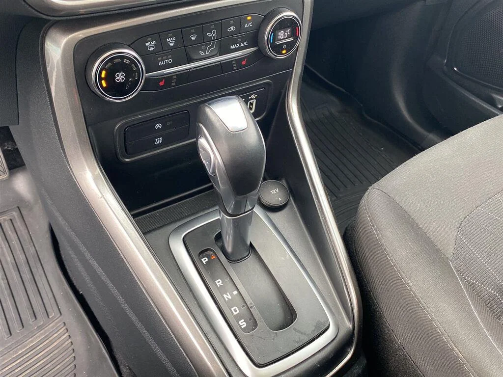 Used 2020 White Platinum Metallic Tri-Coat Ford SE image 21