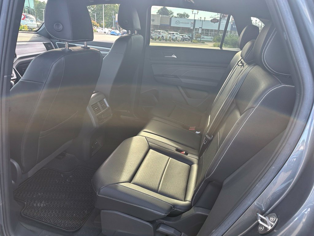 Certified Used 2023  Volkswagen 2.0T SE w/Technology image 8