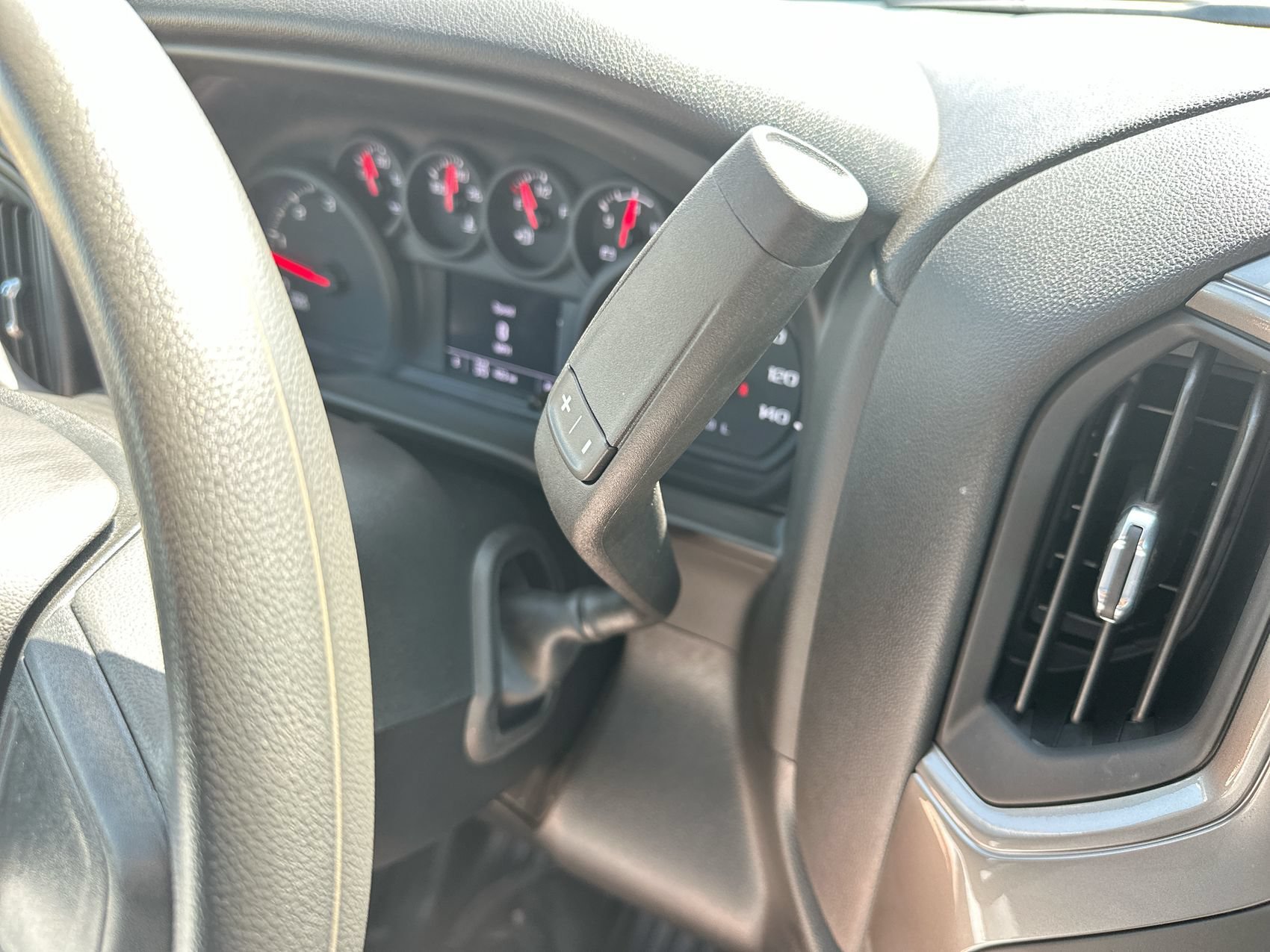 New 2026 Summit White Chevrolet Work Truck image 19