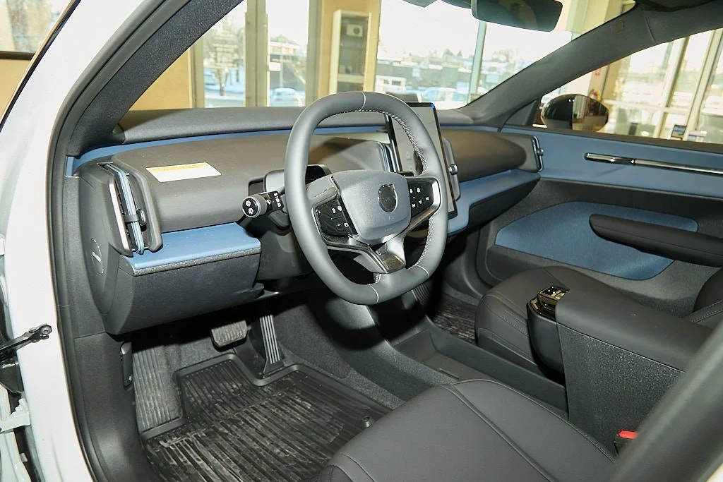 New 2026 Crystal White Volvo Plus image 9