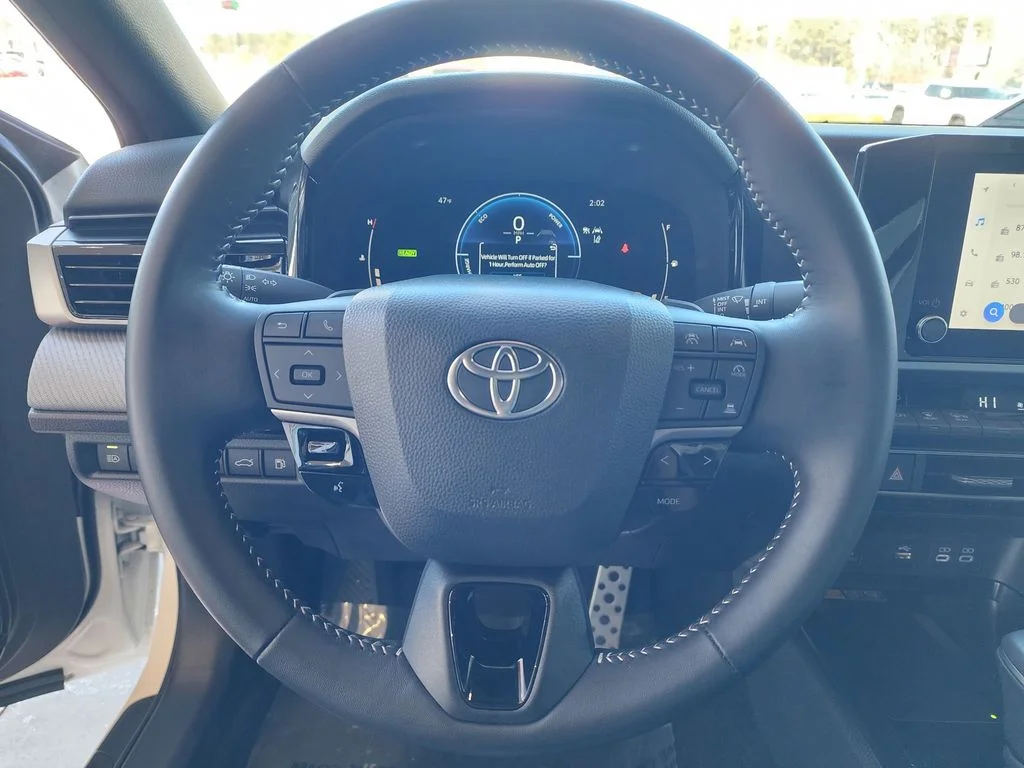 2025 Toyota Camry SE - Photo 18