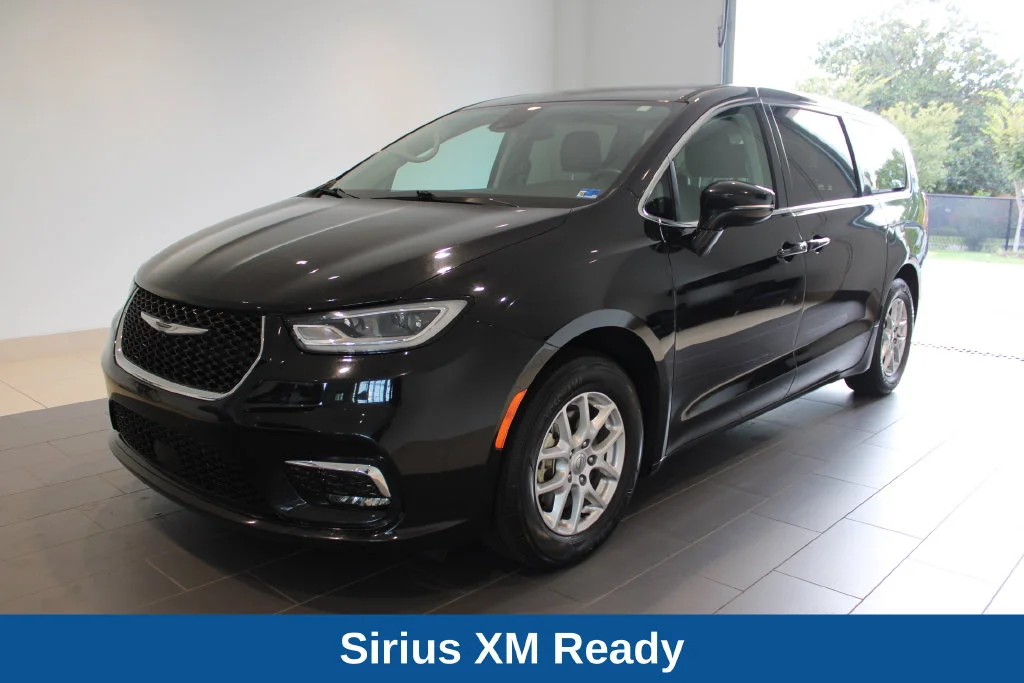 Used 2024 Black Chrysler Touring L image 13