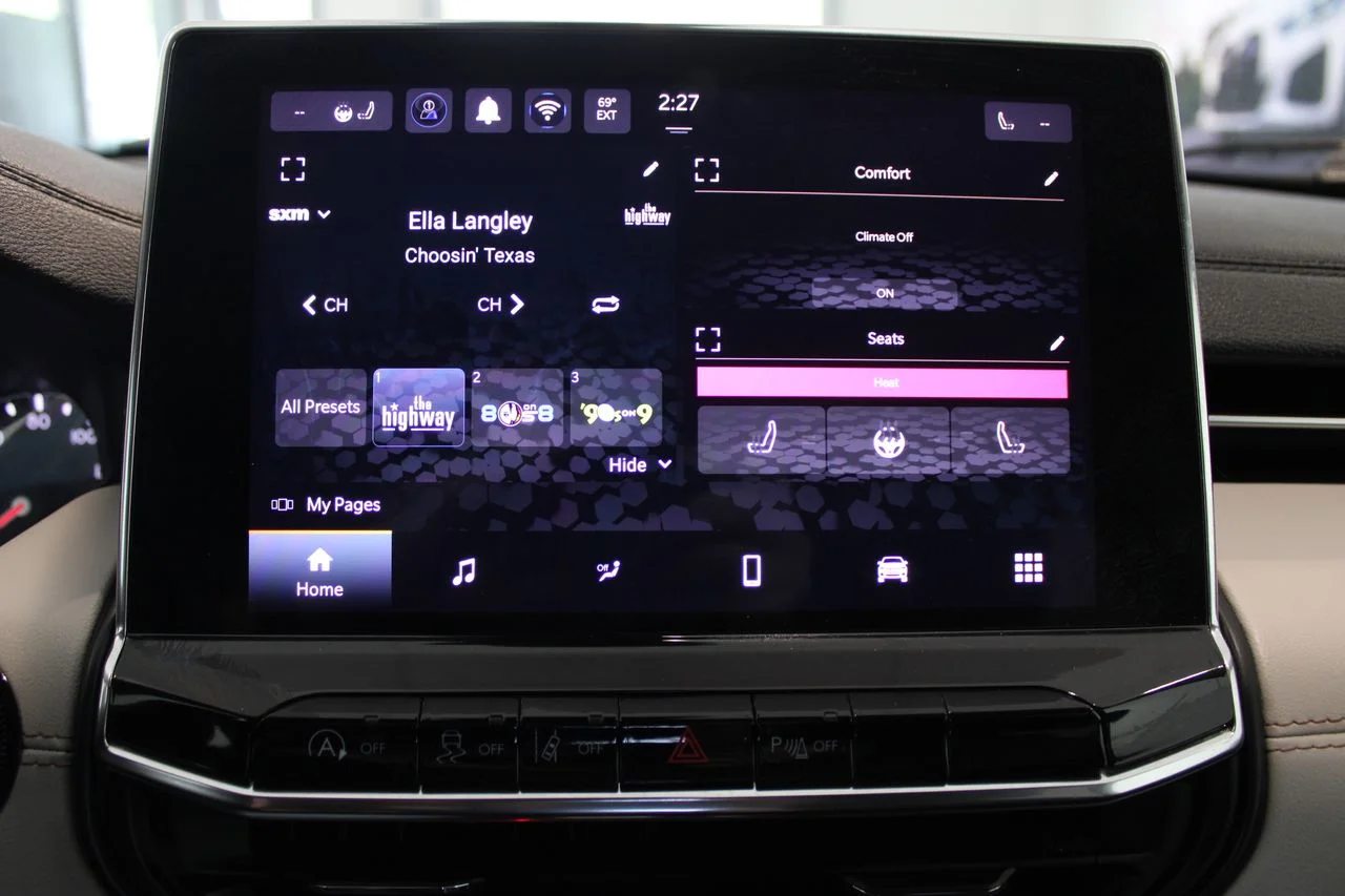 Used 2022 Gray Jeep Limited image 14