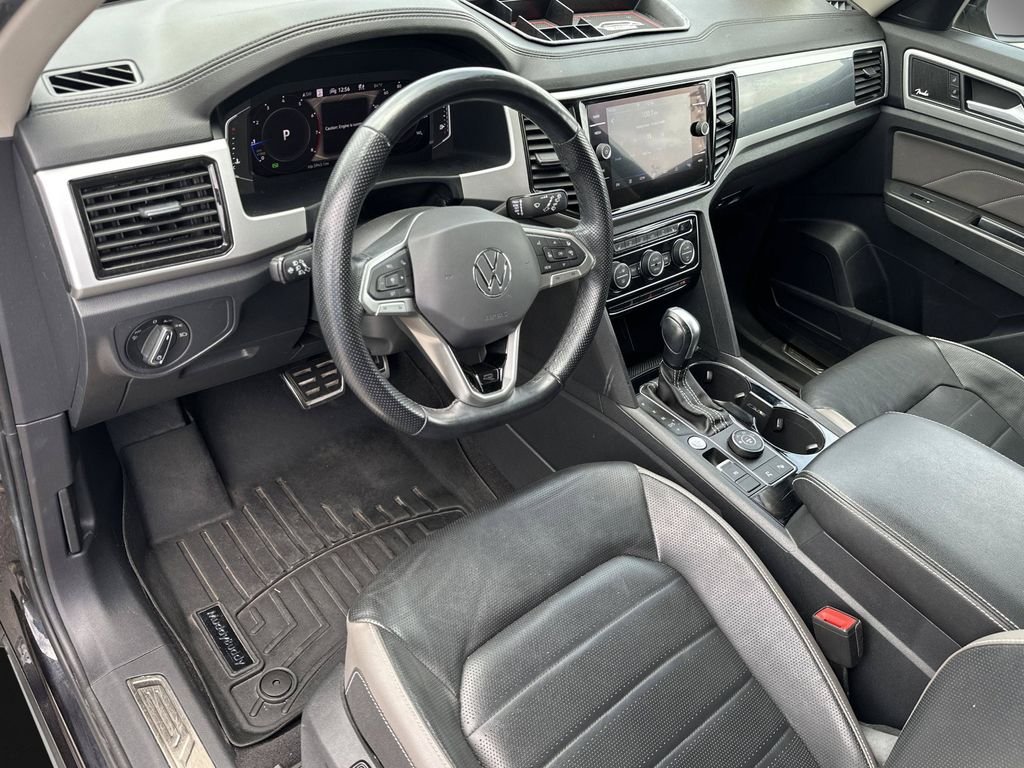 Used 2022 Deep Black Pearl Volkswagen 3.6L V6 SEL Premium R-Line image 10