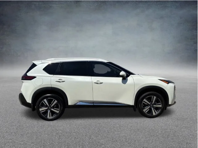 Used 2021 White Nissan SL image 29