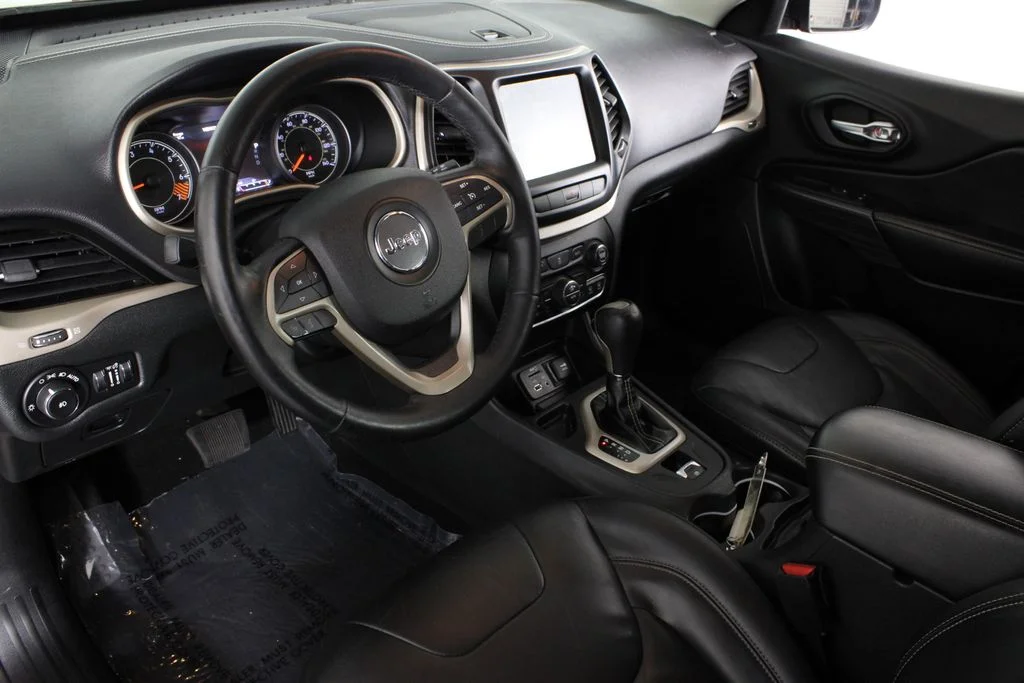 Used 2015 Red Jeep Limited image 18