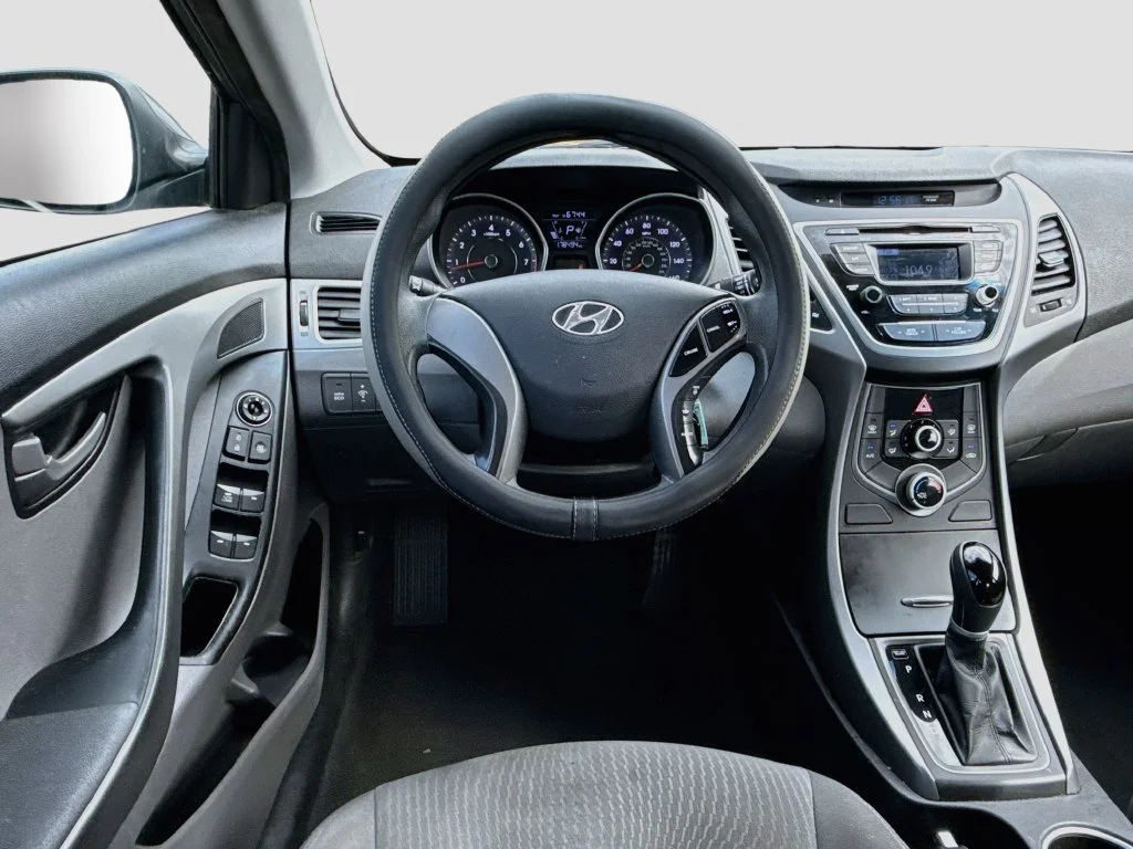 Used 2014 Harbor Gray Metallic Hyundai SE image 27