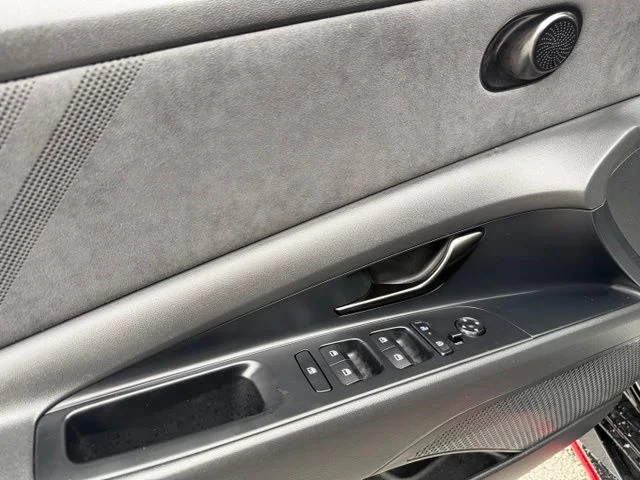 Used 2025 Black Hyundai Base image 11