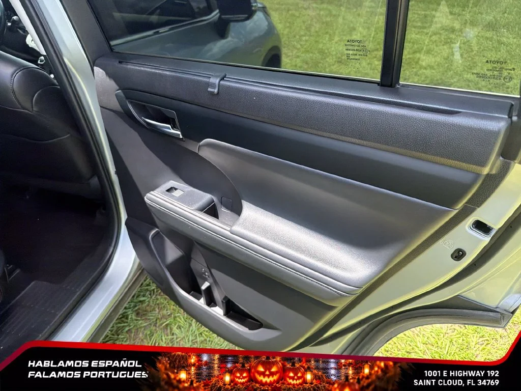 Used 2022 Silver Toyota XLE image 32