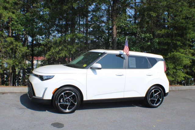 Used 2025 Snow White Pearl Kia EX image 4