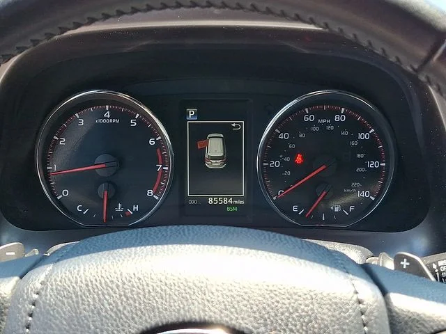 Used 2018 White Toyota SE image 21