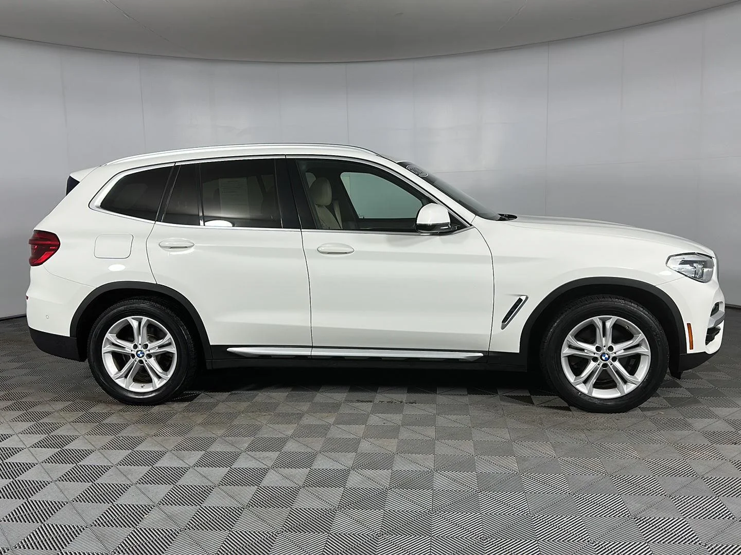 Used 2020 Alpine White BMW xDrive30i image 28