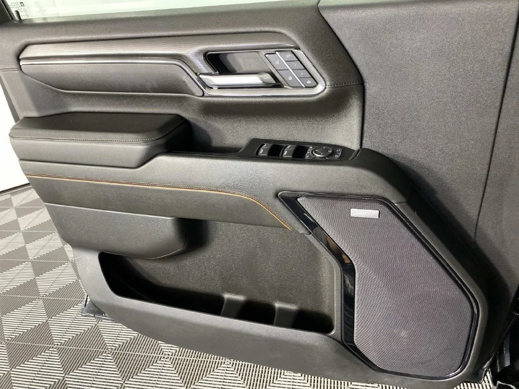Used 2024 Onyx Black GMC AT4 image 23