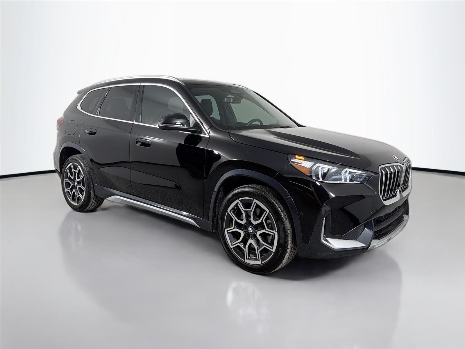 Used 2026 Jet Black BMW xDrive28i image 3
