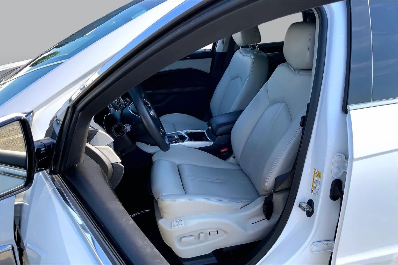 Pre-Owned 2014 Cadillac SRX Luxury Collection