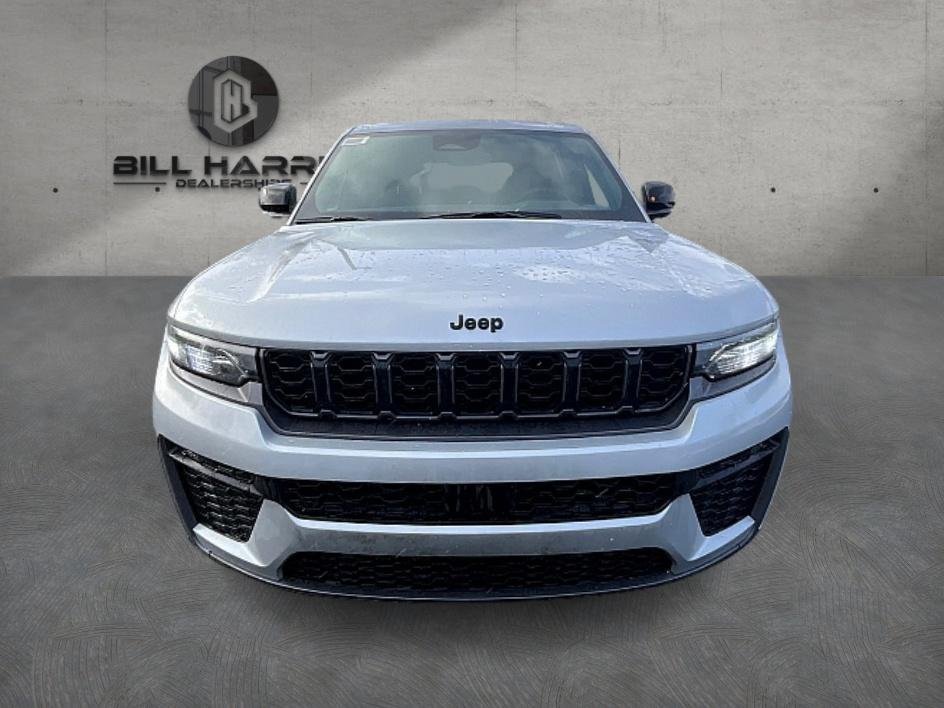 New 2026 Silver Zynith Exterior Paint Jeep Laredo Altitude image 2