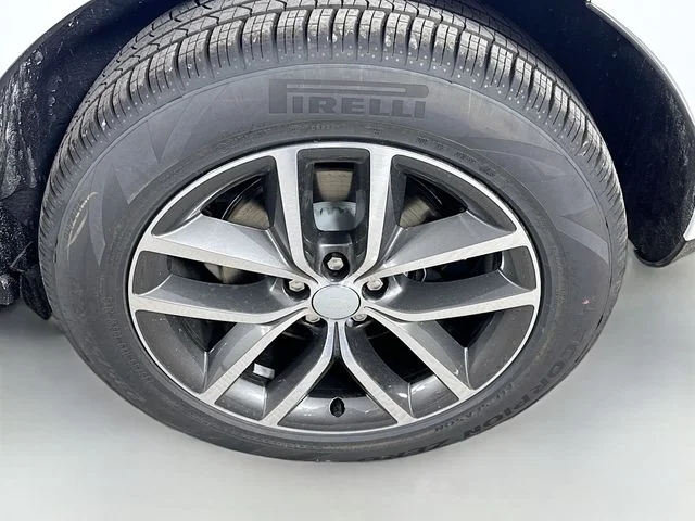 New 2026 Fuji White Land Rover Dynamic SE image 33