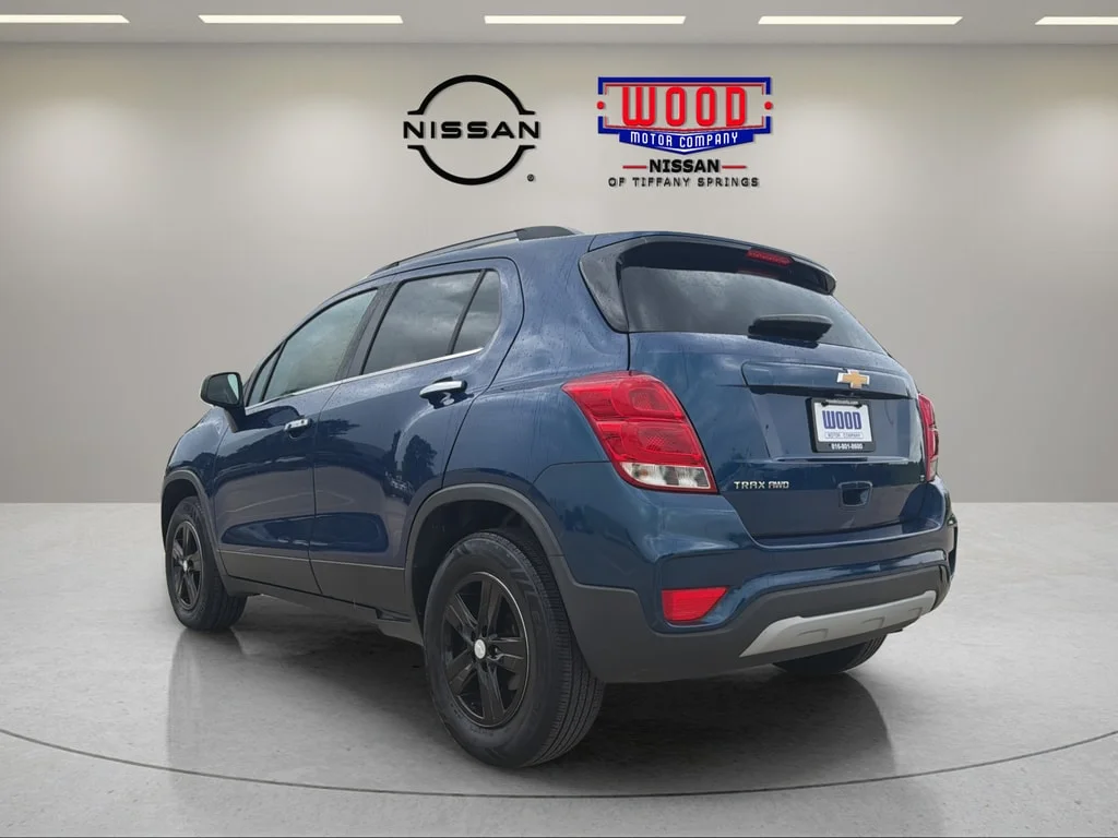 Used 2020 Pacific Blue Metallic Chevrolet LT image 4