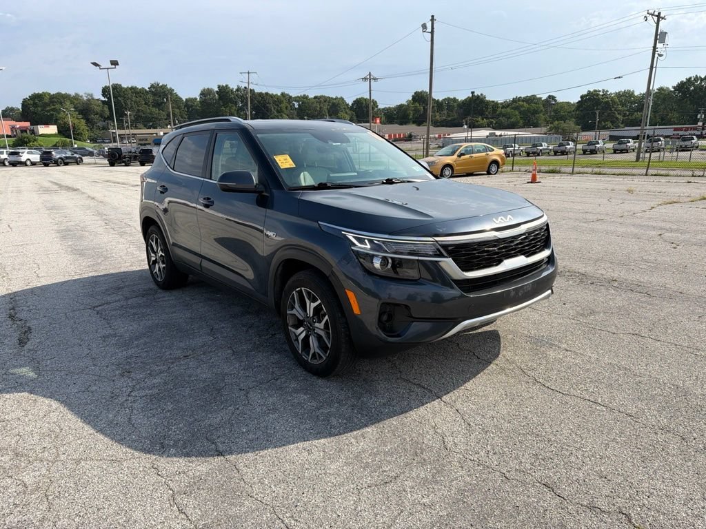 Used 2022 Gravity Gray Kia EX image 1