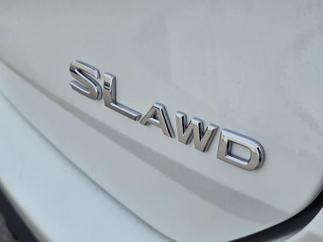Used 2019  Nissan SL image 6