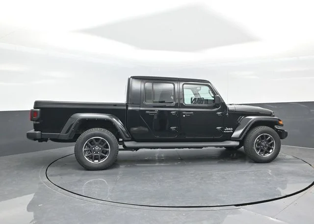 Certified Used 2022 Black Clearcoat Jeep Overland image 3