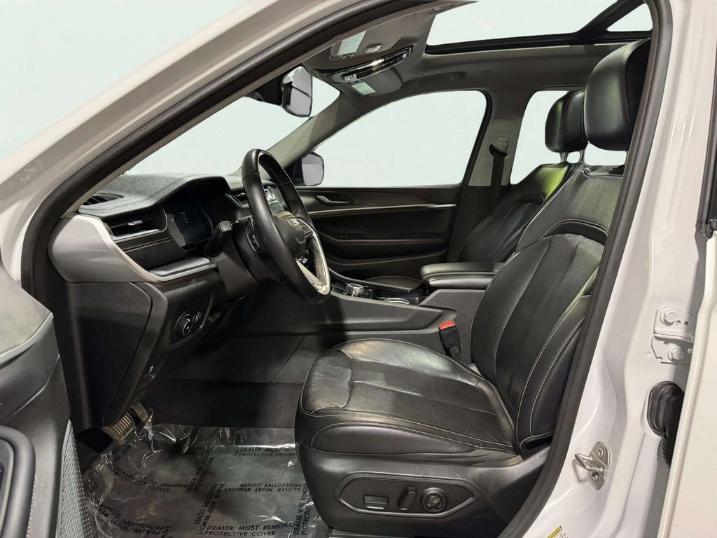 Used 2022 White/off-white Jeep Limited image 23