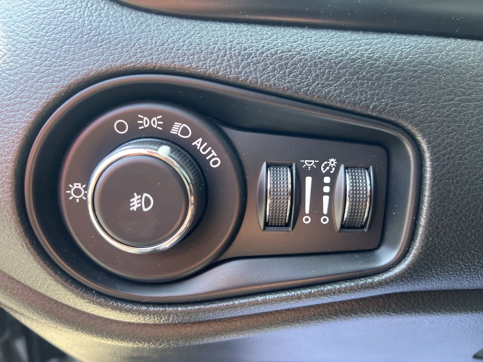Used 2023 Black Clearcoat Jeep Altitude image 26