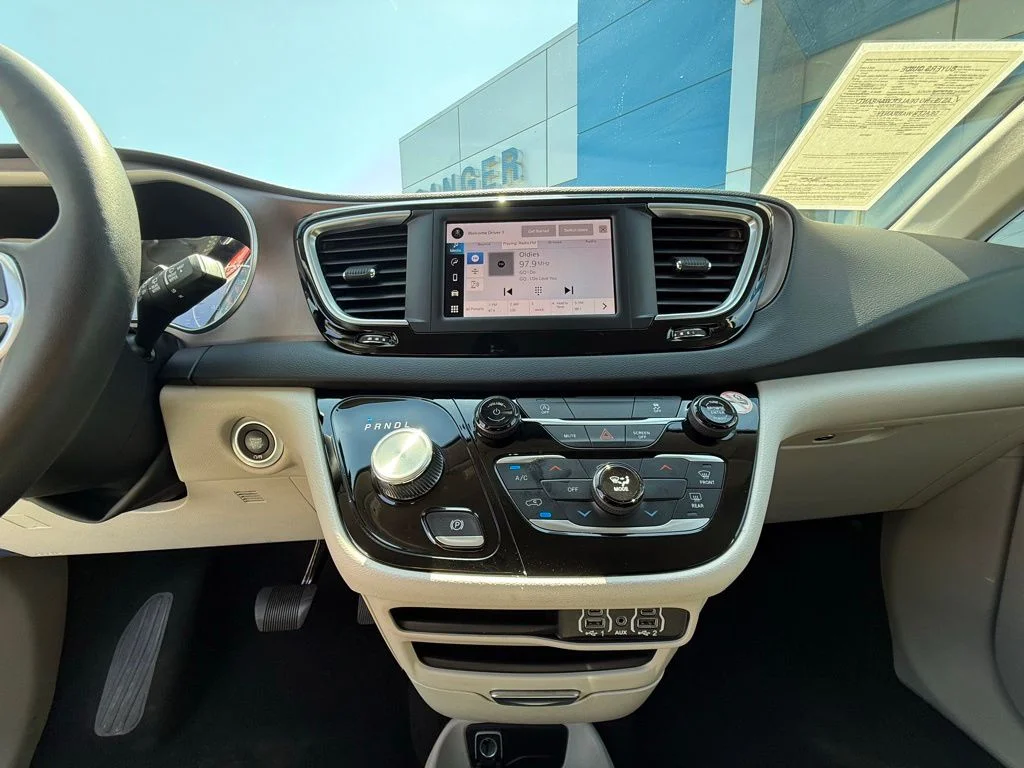 Used 2023 Black Chrysler LX image 24