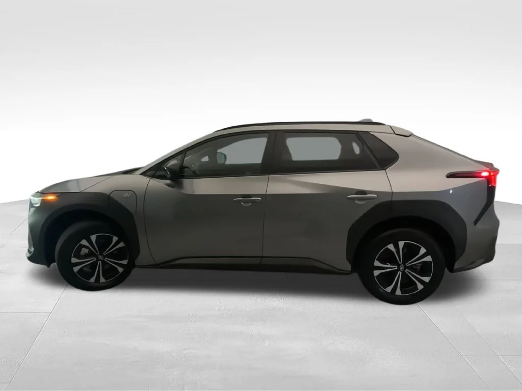 Used 2025 Carbon Subaru Premium image 9