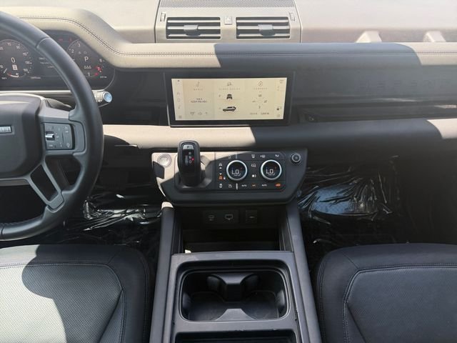 Used 2024 Black Land Rover X-Dynamic SE image 15