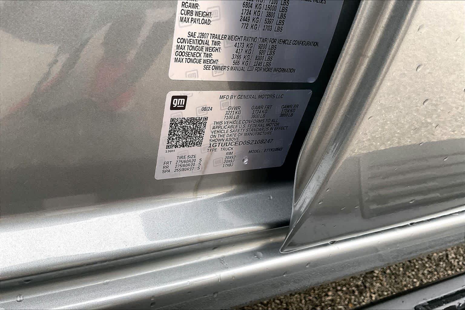 Used 2025 Sterling Metallic GMC Elevation image 34