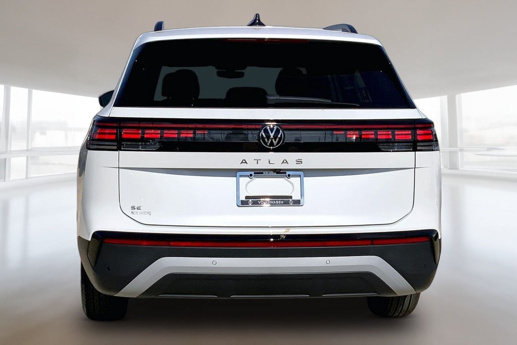 New 2027 Opal White Pearl Volkswagen SE image 4