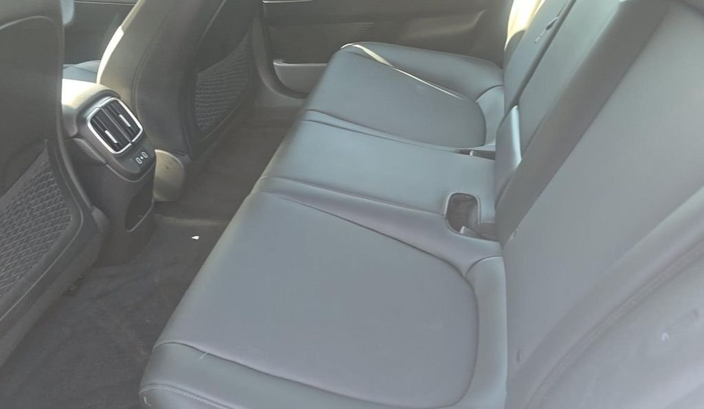 Used 2024 White Hyundai SEL image 9