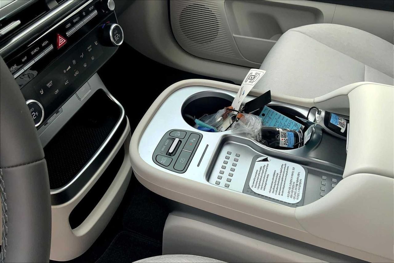 2026 Hyundai IONIQ 9 S - Photo 8