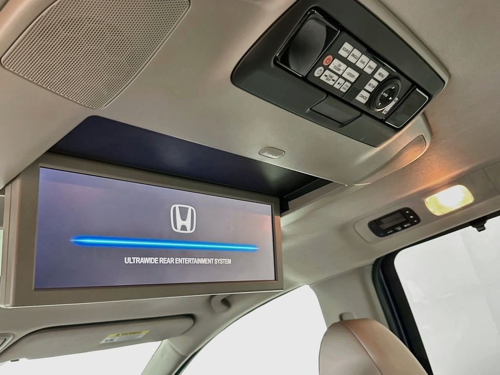 Used 2014 Obsidian Blue Pearl Honda Touring image 27