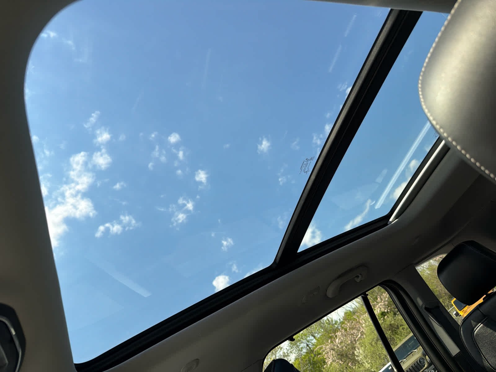 Used 2023 Silver Zynith Jeep Limited image 38