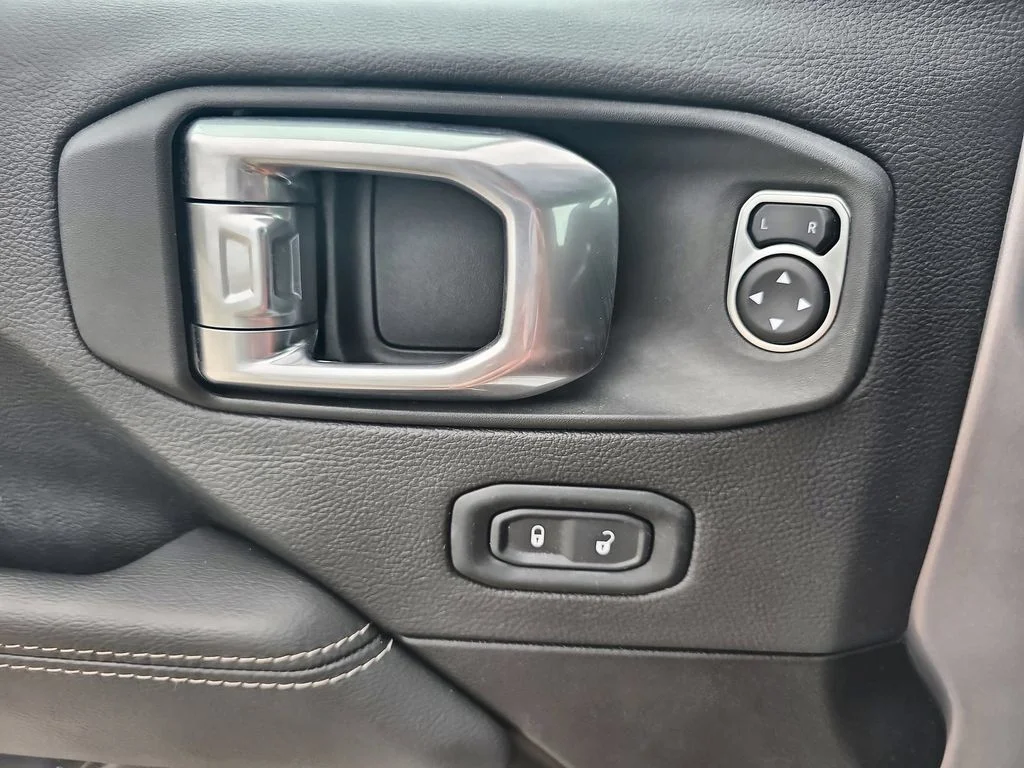 Used 2022 Silver Jeep Overland image 24