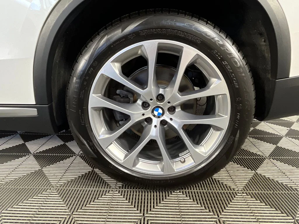 Used 2023 White BMW xDrive40i image 29