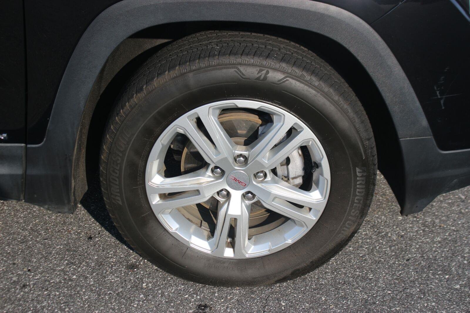 Used 2024 Ebony Twilight Metallic GMC SLE image 36