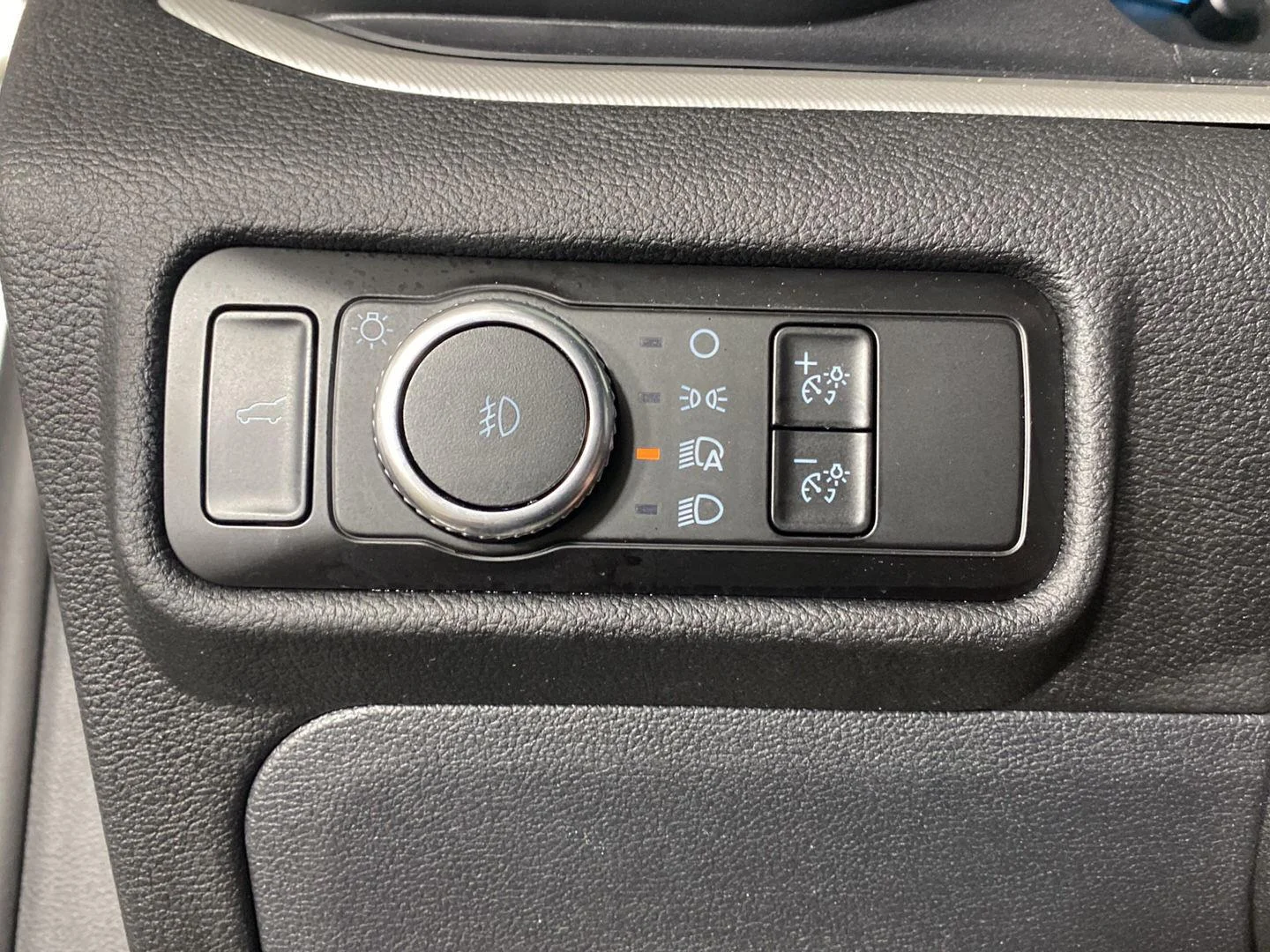 Used 2023 Star White Metallic Tri-Coat Ford XLT image 13