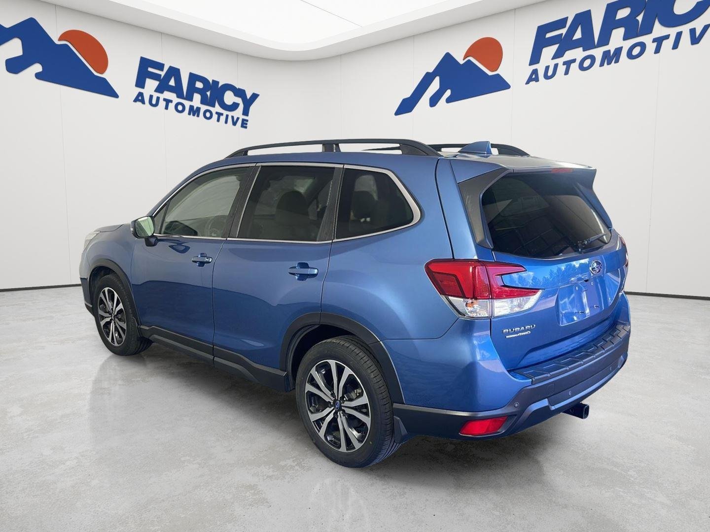 Used 2019 Horizon Blue Pearl Subaru Limited image 9