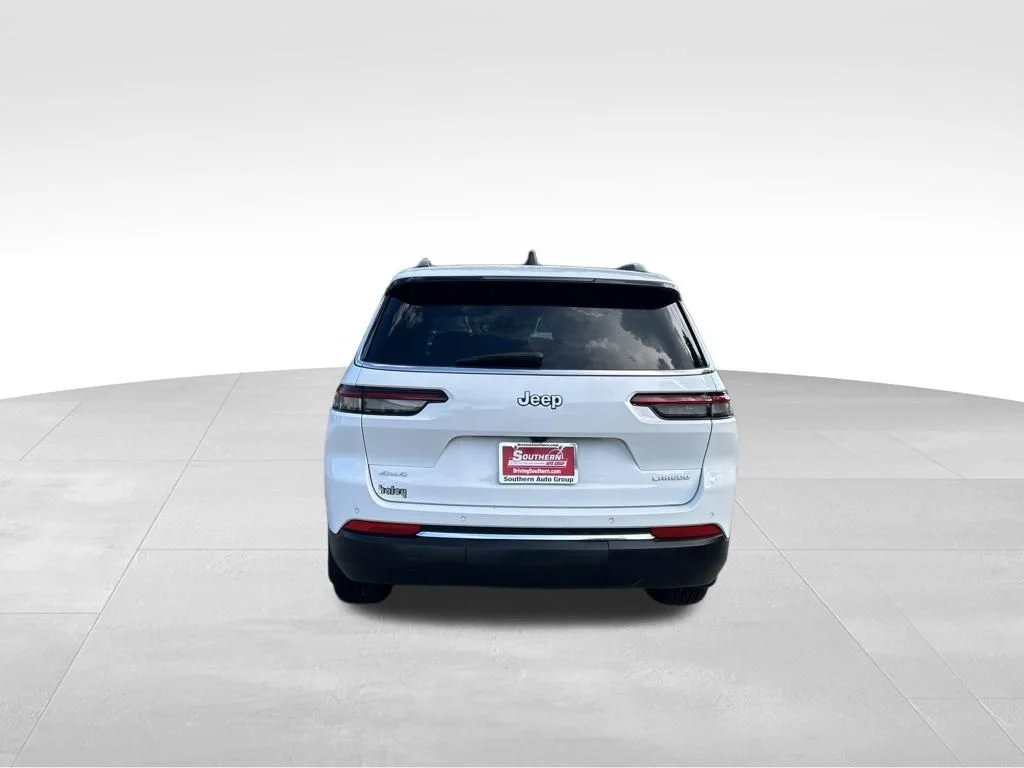 Used 2025 White Jeep Laredo image 4