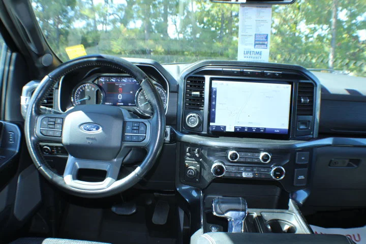 Used 2022  Ford LARIAT 4WD image 13