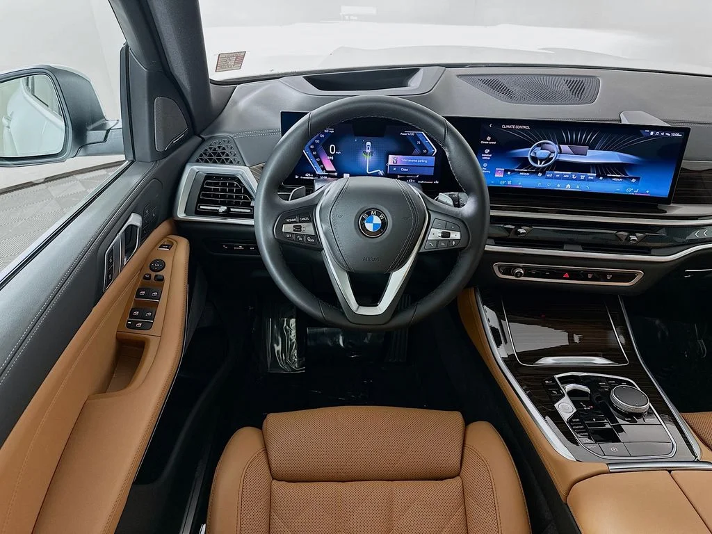 Used 2026 White Metallic BMW xDrive40i image 25
