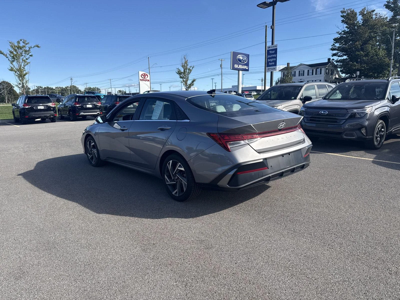 Used 2024 Fluid Metal Hyundai Limited image 5