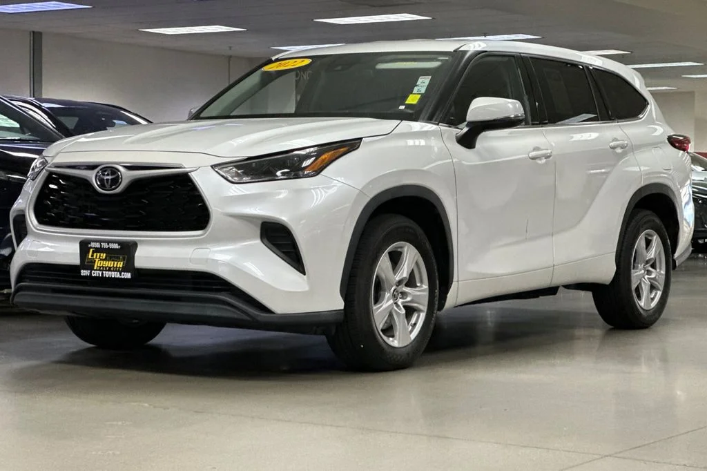 Used 2022 Beige Toyota L image 8