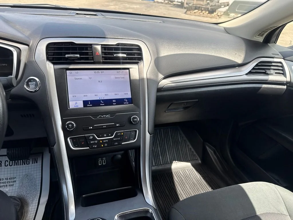 Used 2020 Blue Ford SE image 29