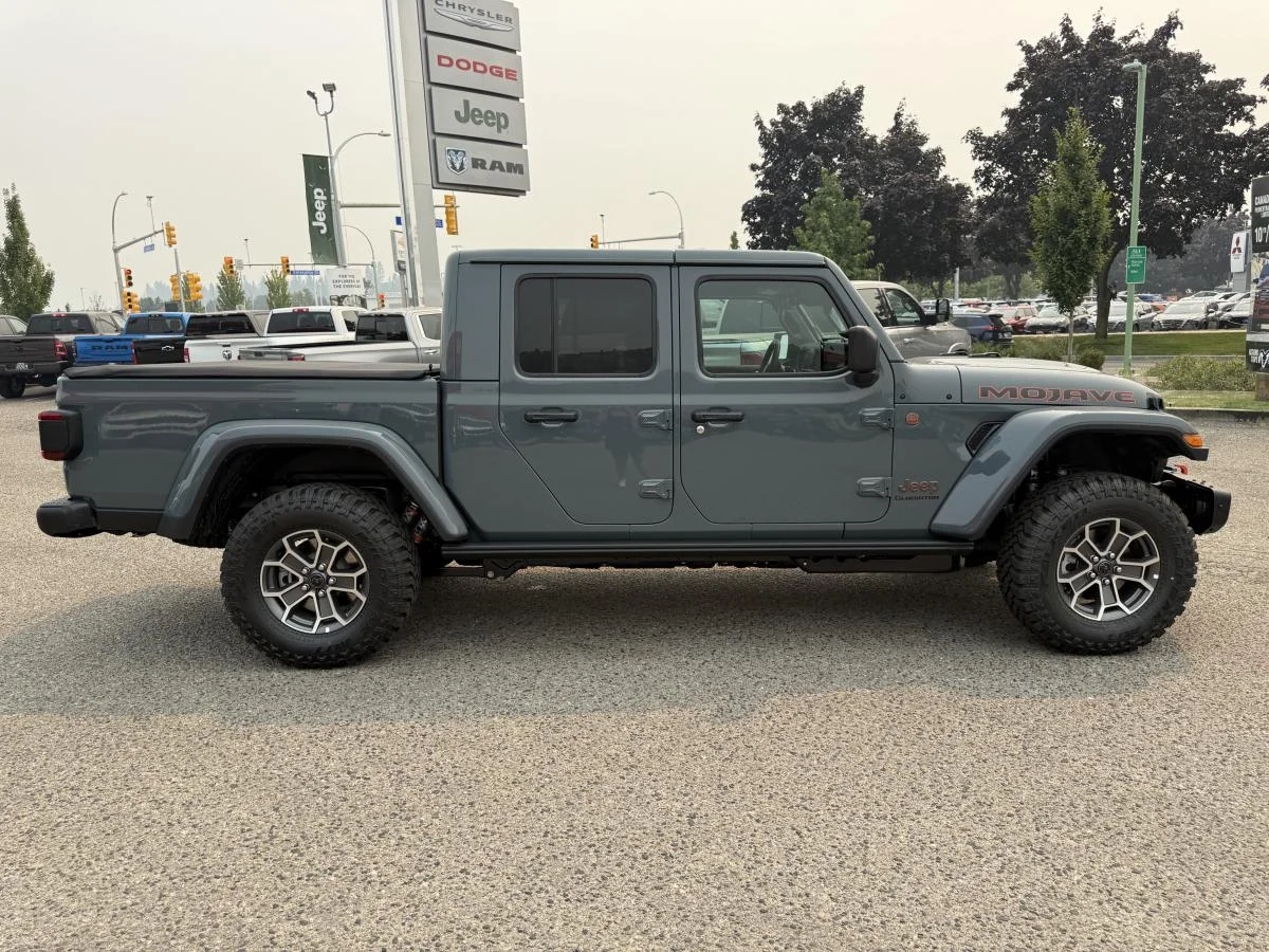 New 2026 Dark blue Jeep Mojave X image 7